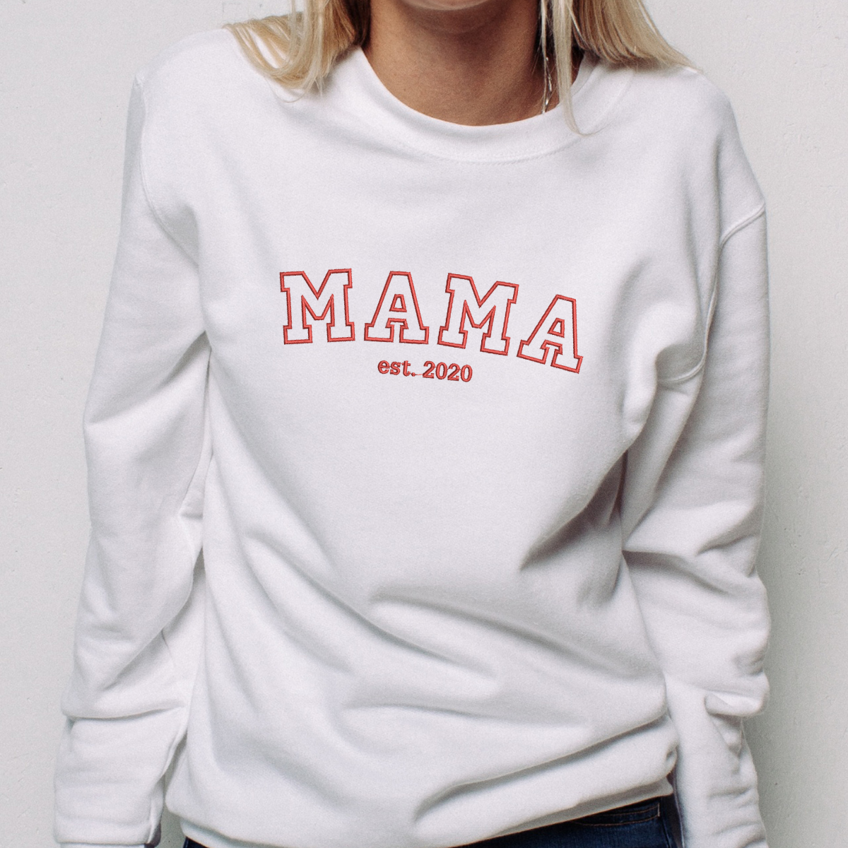 biala bluza z haftem mama i data
