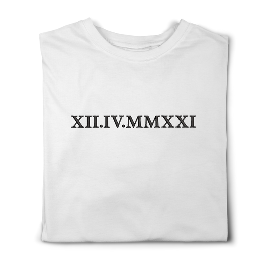 Koszulka z datą zapisaną cyframi rzymskimi