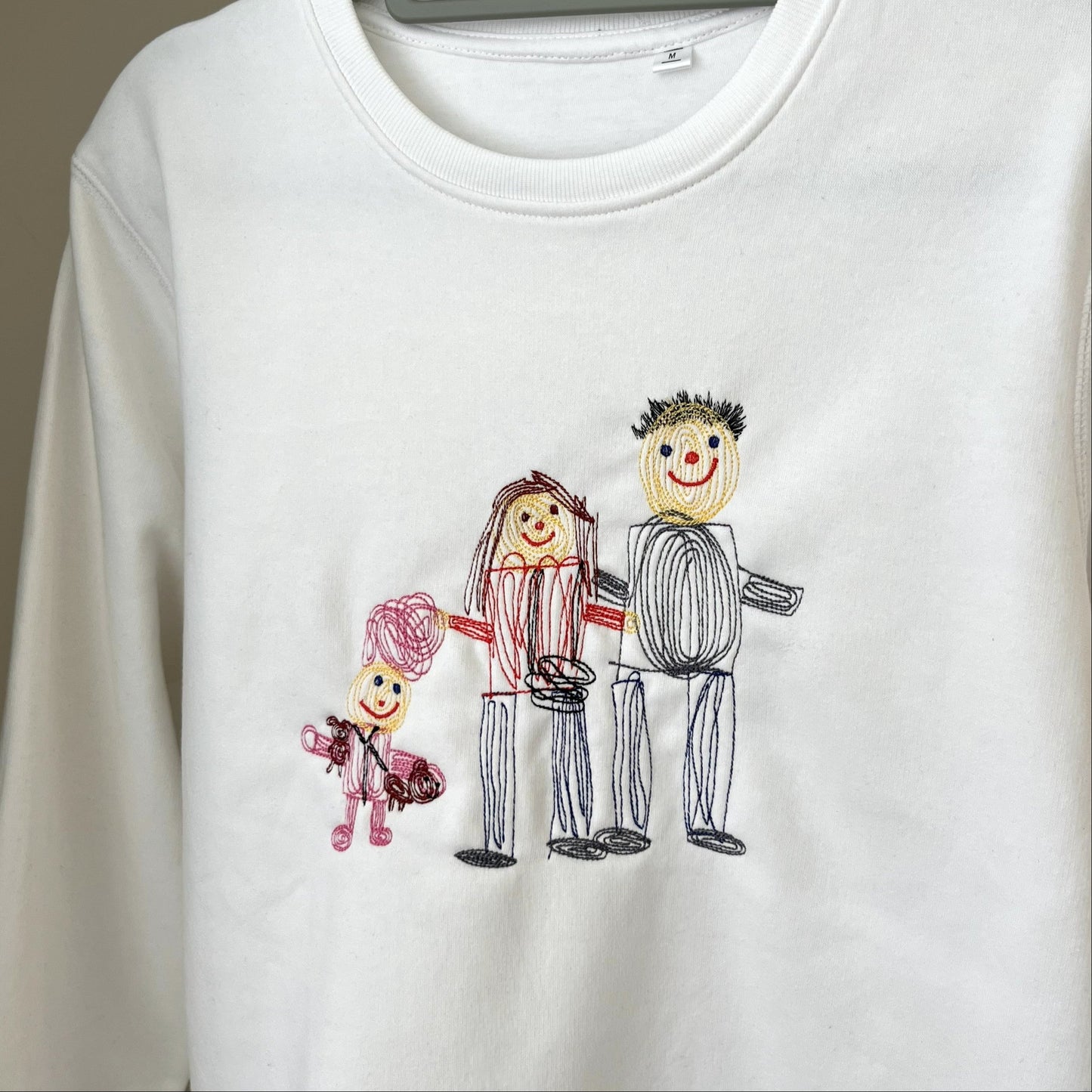 bluza z haftem z rysunku rodziny