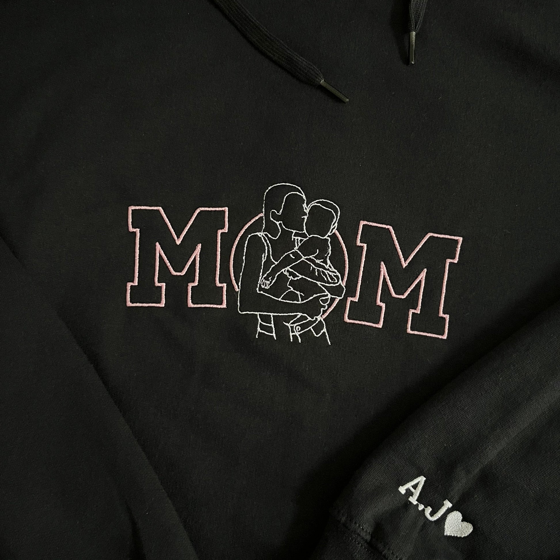 bluza z napisem mom i haftem ze zdjecia dla mamy
