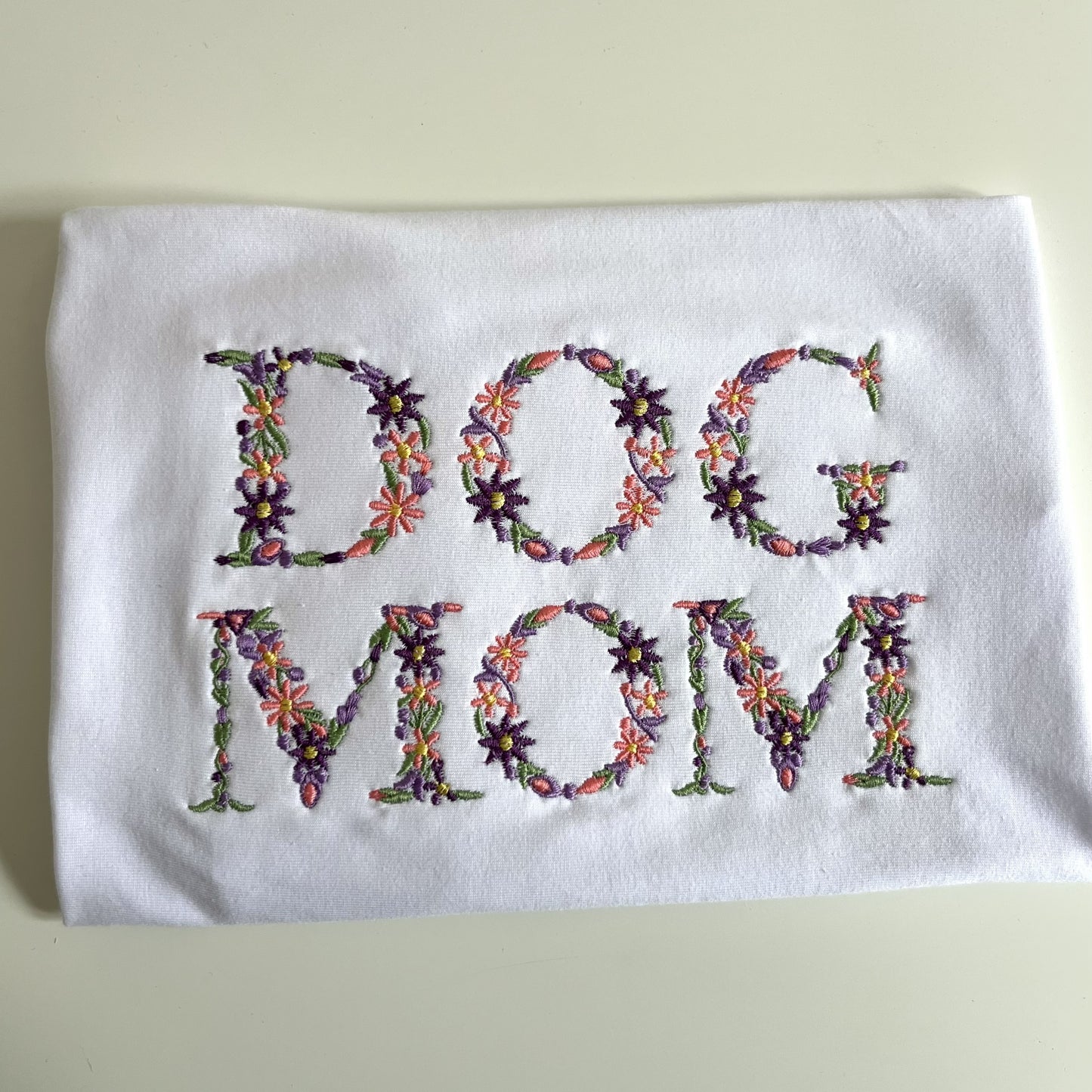 Bluza z kwiatowym napisem MAMA / DOG MOM / CAT MOM