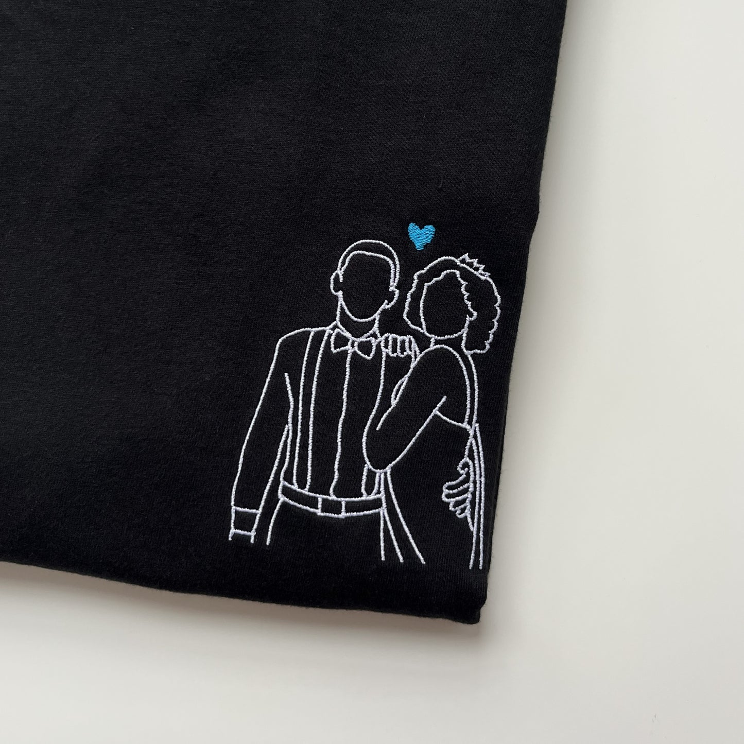 koszulka z haftem ze zdjecia i sercem