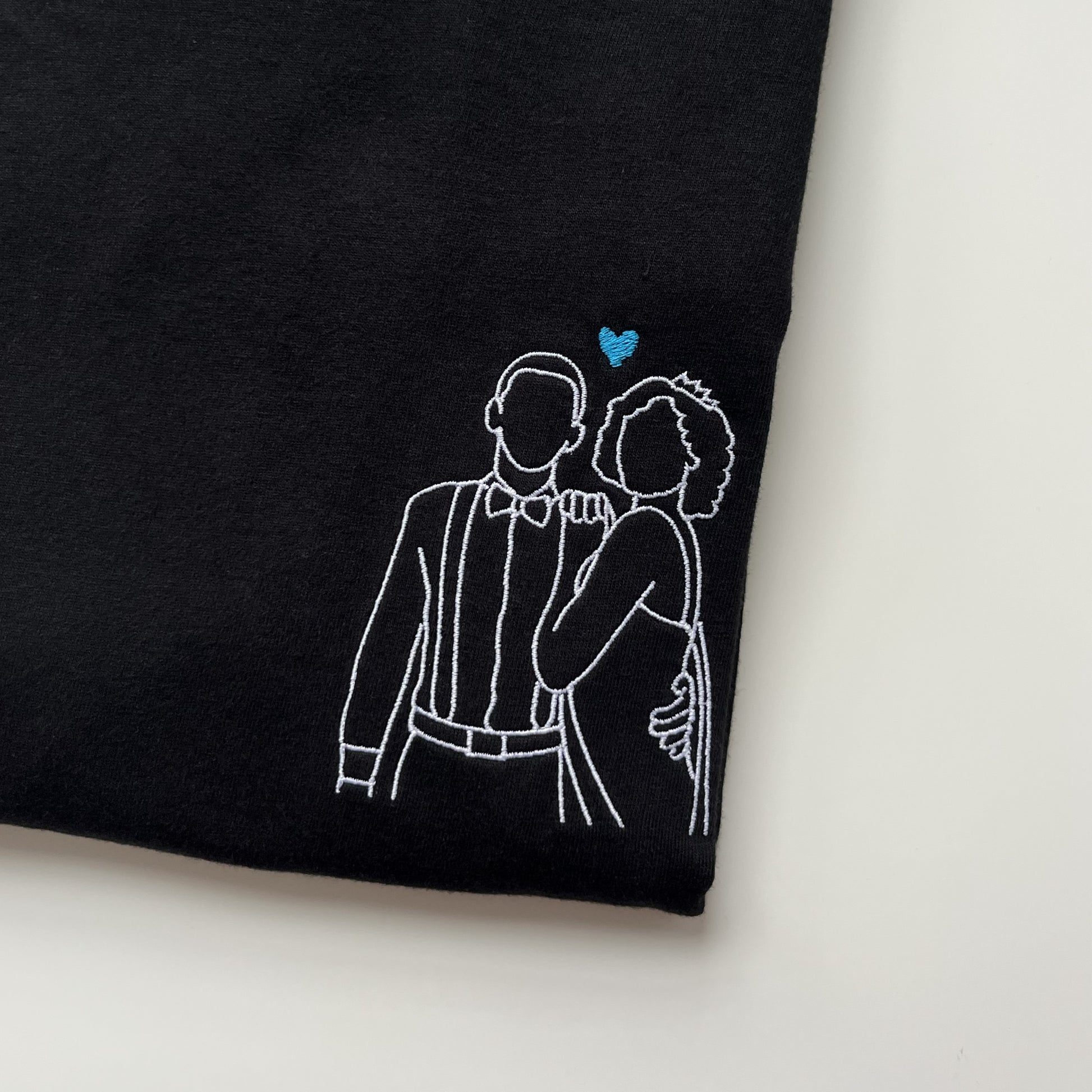 koszulka z haftem ze zdjecia i sercem